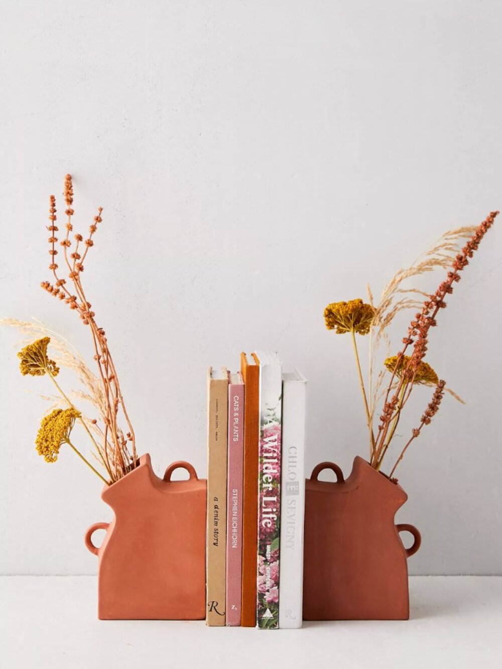URBAN OUTFITTERS VASE BOOKEND SET